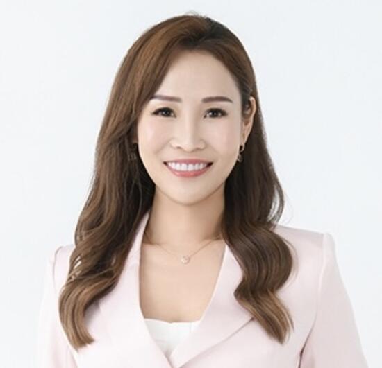 Lindy Lee