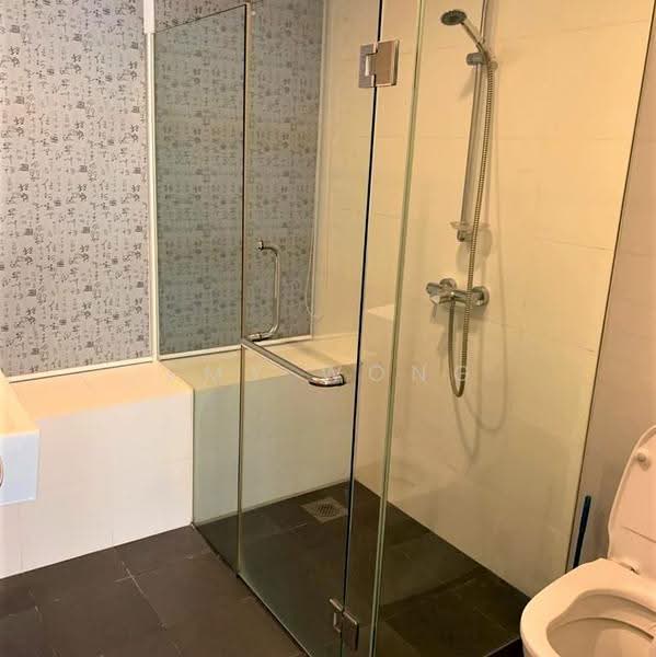 Urban Edge @ Holland V, 2 Ford Avenue, Tanglin / Holland / Bukit Timah, 3 Bedrooms, 1,227 sqft, Condominium For Rent, by Emy Wong, 10311736 - Common Bathroom - PropertyGuru.com.sg