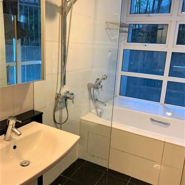 Urban Edge @ Holland V, 2 Ford Avenue, Tanglin / Holland / Bukit Timah, 3 Bedrooms, 1,227 sqft, Condominium For Rent, by Emy Wong, 10311736 - Master Bathroom - PropertyGuru.com.sg