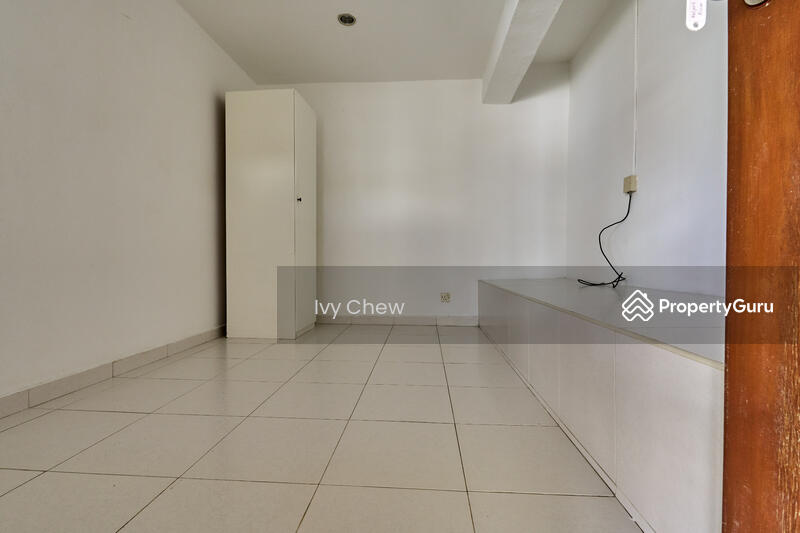 Pandan Valley, 5 Pandan Valley, 5 Bedrooms, 4,585 sqft, Condominium For Rent, by Ivy Chew, 10420282 - Helper's Room - PropertyGuru.com.sg