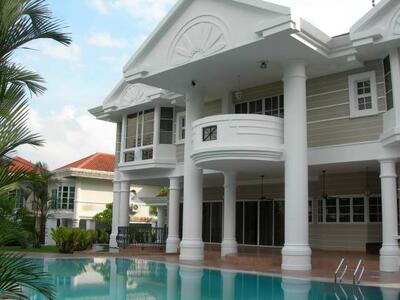 For Rent - Queen Astrid Park