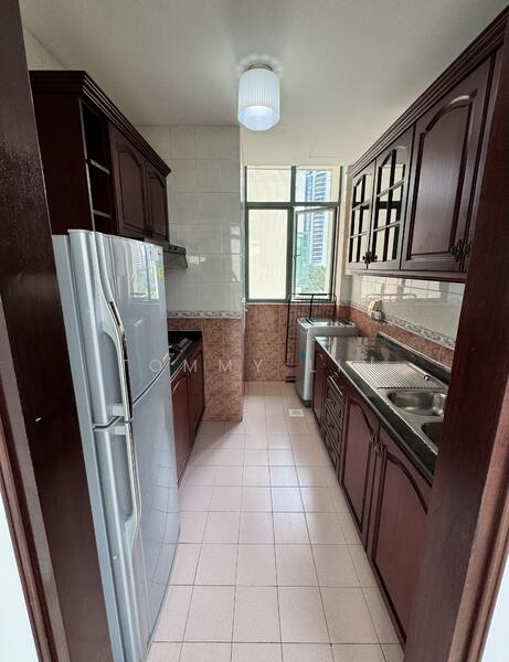 Tanglin Regency, 381 Tanglin Road, 2 Bedrooms, 710 sqft, Condominium For Rent, by Tommy Liu, 10600259 - Kitchen - PropertyGuru.com.sg