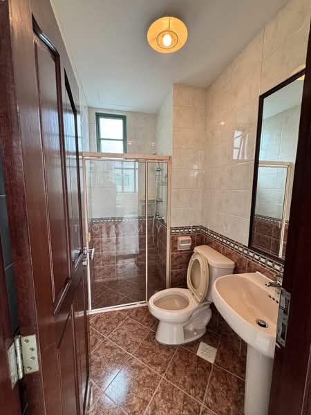 Tanglin Regency, 381 Tanglin Road, 2 Bedrooms, 710 sqft, Condominium For Rent, by Tommy Liu, 10600259 - Common Toilet - PropertyGuru.com.sg