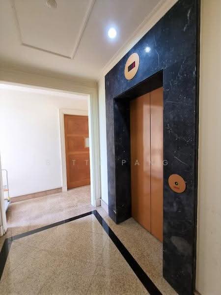Gardenville, 10 Walshe Road, Tanglin / Holland / Bukit Timah, 3 Bedrooms, 1,872 sqft, Condominium For Rent, by Betty Pang, 10655373 - Private Lift Lobby with a Huge Lobby area - PropertyGuru.com.sg