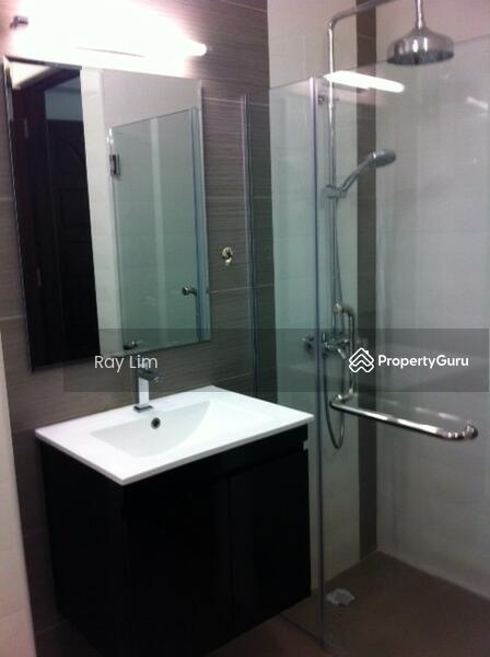 2 Storey Inter Terrace 1km to Rosyth School ! Near Kovan MRT/ Mall, Poh Huat Road, 4 Bedrooms, 2,400 sqft, Terraced House For Sale, by Ray Lim, 10783475 - 2nd Bedroom Ensuite/ Common Bathroom - PropertyGuru.com.sg