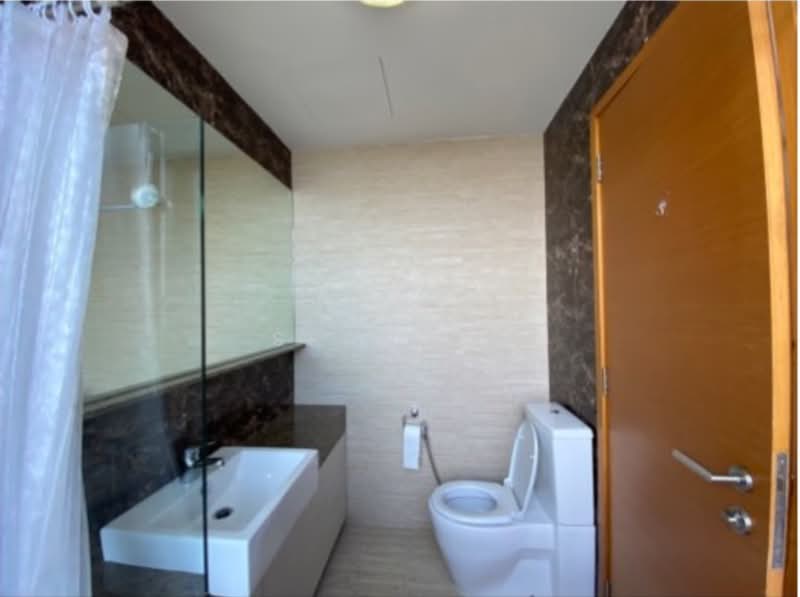 Viz at Holland, 221 Queensway, 3 Bedrooms, 947 sqft, Condominium For Rent, by Sean NG, 11018608 - Master Bathroom - PropertyGuru.com.sg