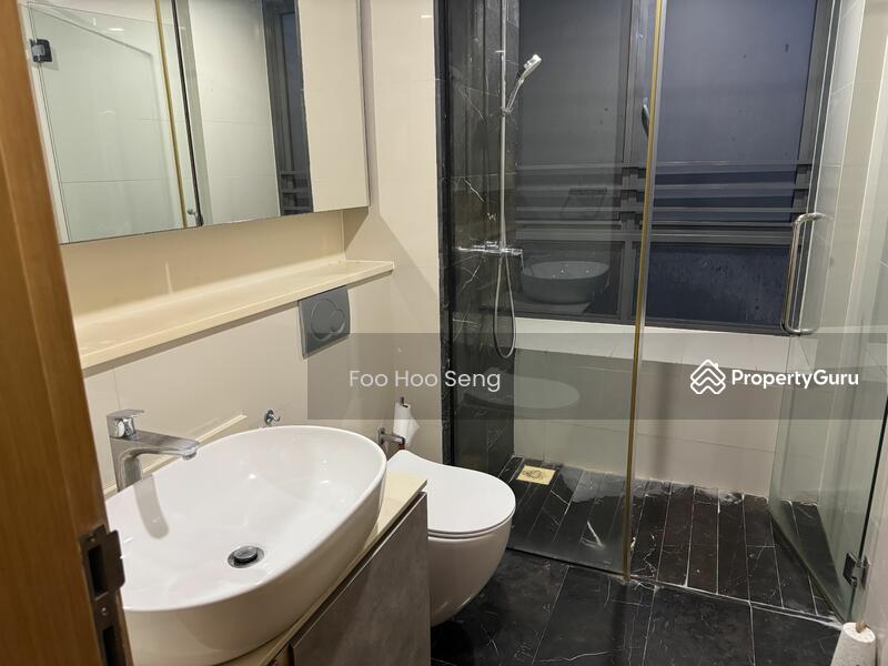 8 @ Woodleigh, 6 Woodleigh Close, 3 Bedrooms, 947 sqft, Condominium For Rent, by Foo Hoo Seng, 11282588 - MASTER BATHROOM - PropertyGuru.com.sg
