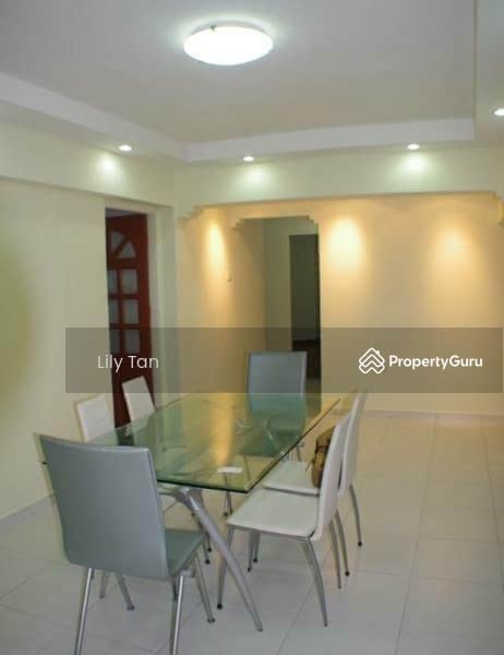 COSY SPACIOUS DINING AREA. DINING SET INCLUDED
