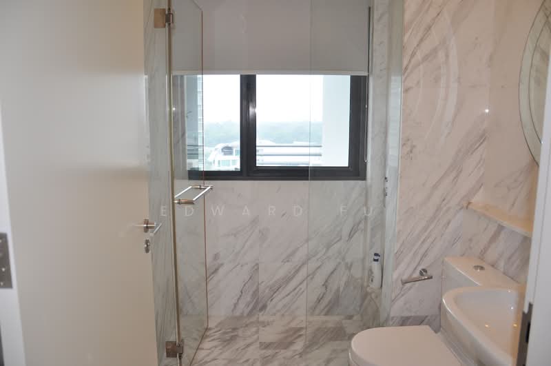 VIVA, 2 Suffolk Walk, 3 Bedrooms, 1,518 sqft, Condominium For Rent, by Edward Fu, 11761167 - Common bath room - PropertyGuru.com.sg