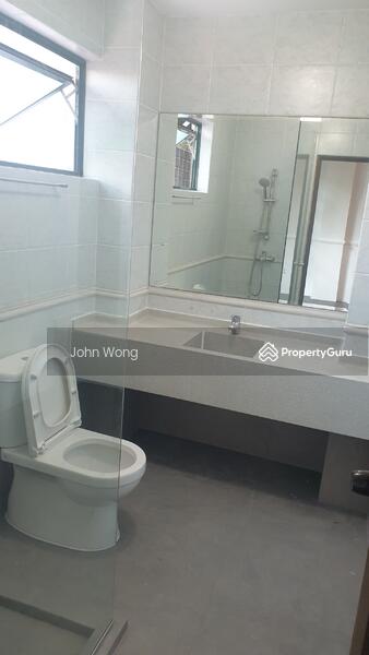 Jalan Asuhan, Jalan Asuhan, 4 Bedrooms, 2,800 sqft, Terraced House For Rent, by John Wong, 11822111 - Master bathroom  - PropertyGuru.com.sg