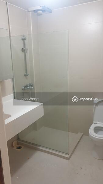 Jalan Asuhan, Jalan Asuhan, 4 Bedrooms, 2,800 sqft, Terraced House For Rent, by John Wong, 11822111 - Common bathroom  - PropertyGuru.com.sg