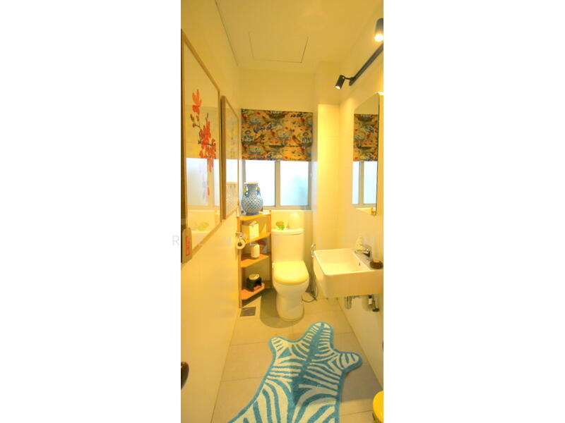 Everton Road, Everton Rd, 4 Bedrooms, 3,500 sqft, Conservation House For Rent, by Renee Lim, 11935298 - Guest Powder Room - PropertyGuru.com.sg