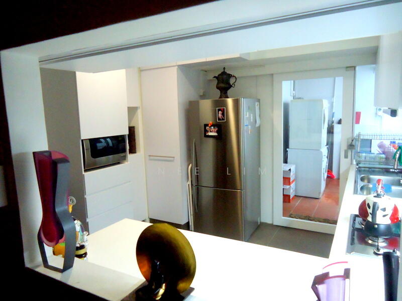 Everton Road, Everton Rd, 4 Bedrooms, 3,500 sqft, Conservation House For Rent, by Renee Lim, 11935298 - View into Kitchen - PropertyGuru.com.sg