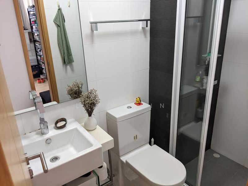 Oxford Suites, 21 Oxford Road, 2 Bedrooms, 893 sqft, Apartment For Rent, by Linda Lin, 12027826 - Common Toilet - PropertyGuru.com.sg