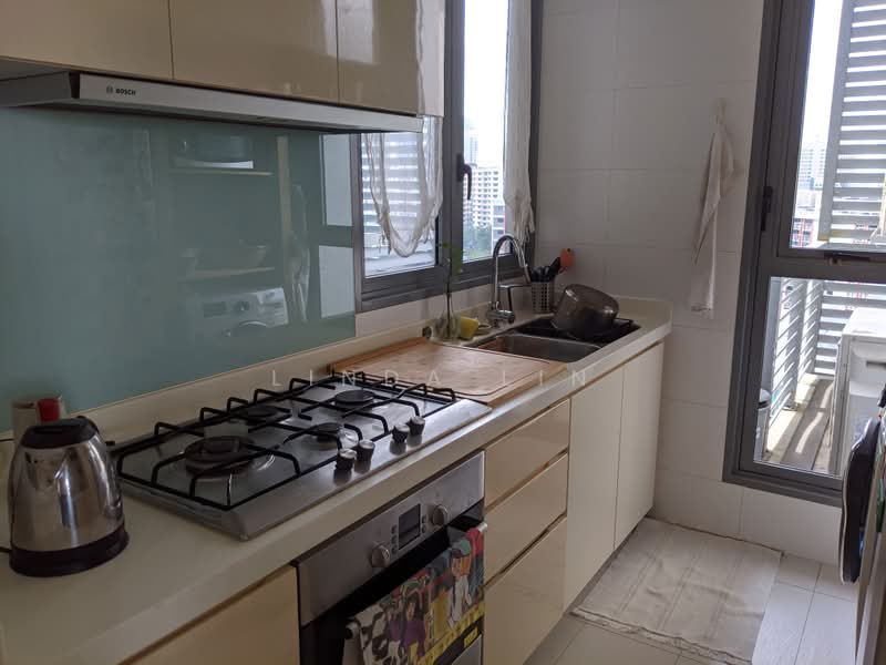 Oxford Suites, 21 Oxford Road, 2 Bedrooms, 893 sqft, Apartment For Rent, by Linda Lin, 12027826 - Kitchen - PropertyGuru.com.sg