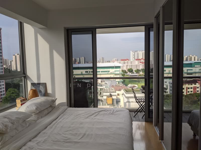 Oxford Suites, 21 Oxford Road, 2 Bedrooms, 893 sqft, Apartment For Rent, by Linda Lin, 12027826 - Small Balcony at Master Bedroom - PropertyGuru.com.sg