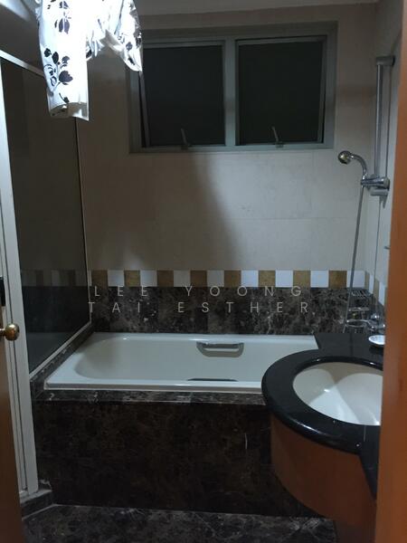 Guilin View, 20 Bukit Batok Street 52, 3 Bedrooms, 1,281 sqft, Condominium For Rent, by Lee Yoong Tai Esther, 12363255 - Master Bathroom - PropertyGuru.com.sg