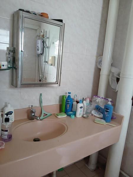 763 Bedok Reservoir View, 763 Bedok Reservoir View, Bedok / Upper East Coast, 3 Bedrooms, 1,238 sqft, HDB Flat For Rent, by Arvind (PN), 1248978 - Bathroom - PropertyGuru.com.sg