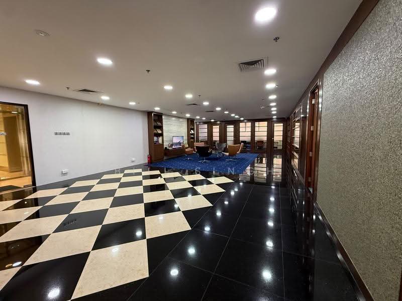 Peninsula Plaza, North Bridge Rd, City Hall / Clarke Quay, 2,379 sqft, Office For Rent, by Bill Singh, 1257977 - Lobby - CommercialGuru.com.sg