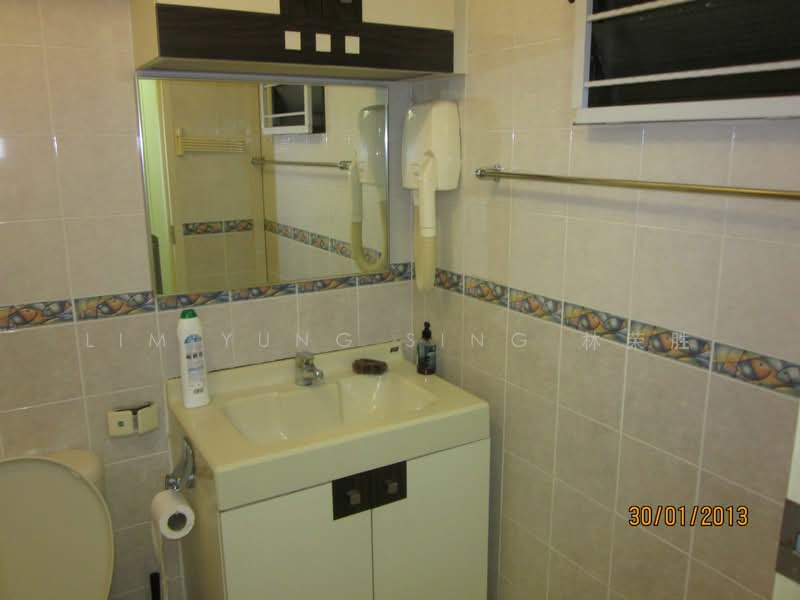 17 Dover Crescent, 17 Dover Crescent, 2 Bedrooms, 1,000 sqft, HDB Flat For Rent, by Robert Lim Yung Sing 林榮燊, 12885293 - Master Bathroom - PropertyGuru.com.sg