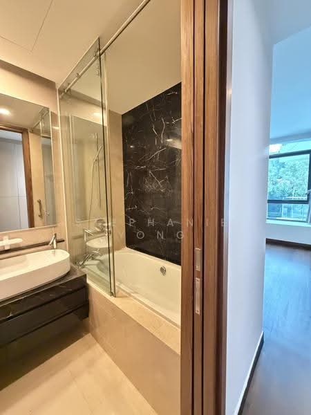 Volari, 12 Balmoral Road, Tanglin / Holland / Bukit Timah, 2 Bedrooms, 1,324 sqft, Apartment For Rent, by Stephanie Yong, 12922606 - Bathroom - PropertyGuru.com.sg