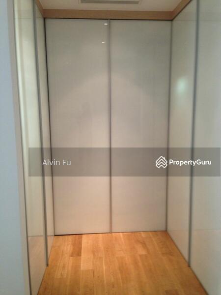 Masterbedroom Walk-in-wardrobe