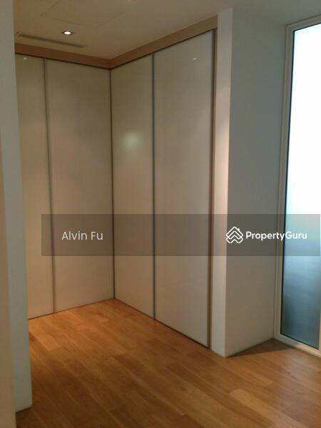 Masterbedroom Walk-in-wardrobe