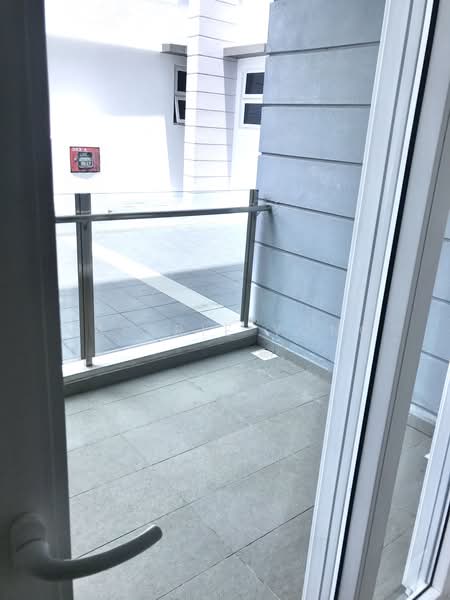 Parc Imperial, 253 Pasir Panjang Road, Studio, 398 sqft, Condominium For Rent, by Valerie Yong, 13807155 - Balcony - PropertyGuru.com.sg