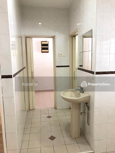 Lucky Heights Bayshore, Parbury Avenue, 4 Bedrooms, 2,200 sqft, Terraced House For Rent, by Razak ., 13812896 - PropertyGuru.com.sg