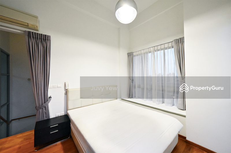 Upper Level Master room