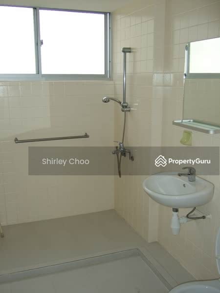 Lakeview Estate, 97A Upper Thomson Road, 3 Bedrooms, 1,615 sqft, Apartment For Sale, by Shirley Choo, 13938752 - Common Bathroom - PropertyGuru.com.sg