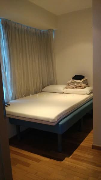 Parc Emily, 5 Mount Emily Road, 2 Bedrooms, 980 sqft, Condominium For Rent, by Keeve Ng, 13954493 - 2nd Bed Room with double bed - PropertyGuru.com.sg