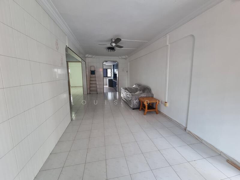 Spacious Living Room 