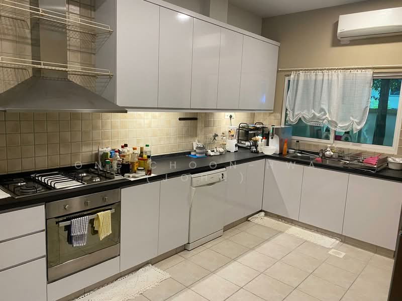 Woodlands - 27 Beechwood Grove, 27 Beechwood Grove, 7 Bedrooms, 6,850 sqft, Bungalow House For Rent, by Ong Choon-Hwa (John), 14304666 - Fully renovated airconditioned kitchen - PropertyGuru.com.sg