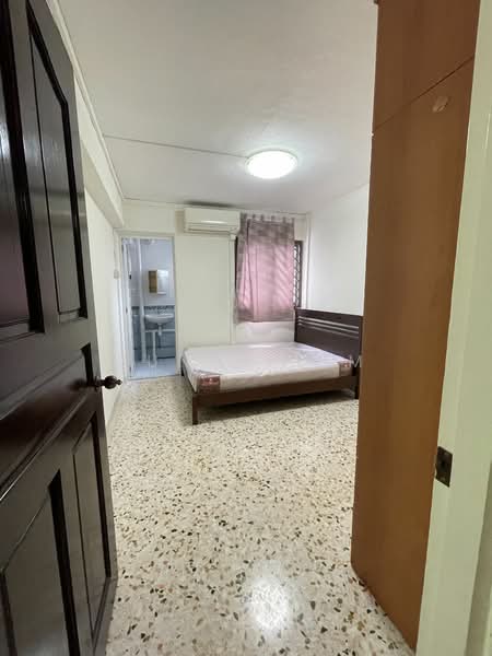 Master bedroom wi attached nathroom