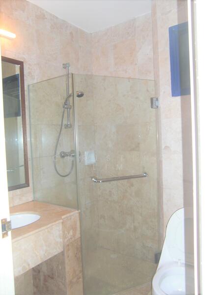 Nineteen Shelford, 19 Shelford Road, 2 Bedrooms, 1,000 sqft, Condominium For Rent, by Christina Lim, 14437006 - COMMON BATHROOM - PropertyGuru.com.sg