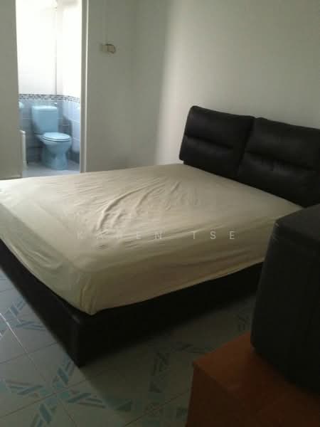 308 Bukit Batok Street 31, Bukit Batok St. 31, 3 Bedrooms, 1,100 sqft, HDB Flat For Rent, by Karen Tse, 14565975 - Master bedroom - PropertyGuru.com.sg