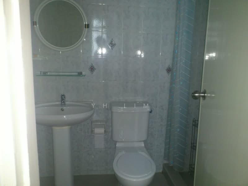 Crescendo Building, 17 Upper East Coast Road, East Coast / Marine Parade, 3 Bedrooms, 1,302 sqft, Apartment For Rent, by Yin Lim, 14570325 - Common Bathroom - PropertyGuru.com.sg