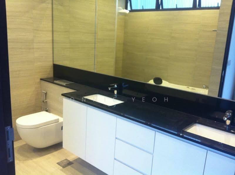 Kuie Pong Loft, Robin Walk, Tanglin / Holland / Bukit Timah, 3 Bedrooms, 1,480 sqft, Condominium For Rent, by Bonnie Yeoh, 14583704 - master bathroom - PropertyGuru.com.sg