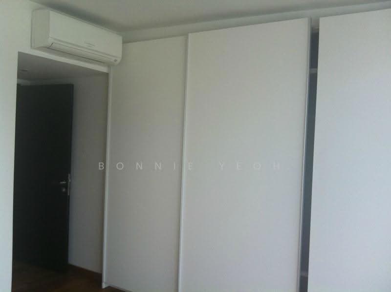 Kuie Pong Loft, Robin Walk, Tanglin / Holland / Bukit Timah, 3 Bedrooms, 1,480 sqft, Condominium For Rent, by Bonnie Yeoh, 14583704 - large wardrobe in all bedrooms - PropertyGuru.com.sg