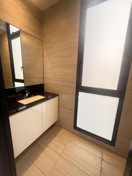 Kuie Pong Loft, Robin Walk, Tanglin / Holland / Bukit Timah, 3 Bedrooms, 1,550 sqft, Condominium For Rent, by Bonnie Yeoh, 14583737 - Level 1 powder room - PropertyGuru.com.sg