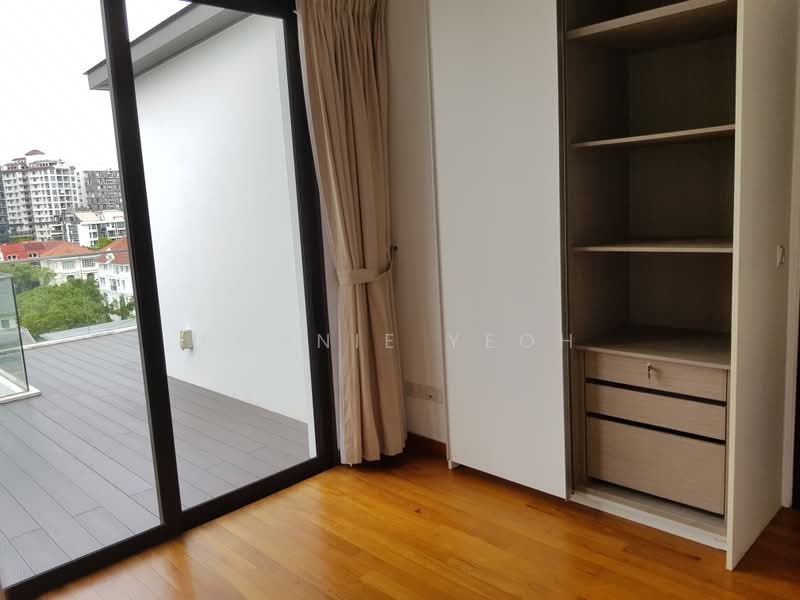 Kuie Pong Loft, 10 Robin Walk, 3 Bedrooms, 1,580 sqft, Condominium For Rent, by Bonnie Yeoh, 14583737 - common bedroom with access to balcony - PropertyGuru.com.sg
