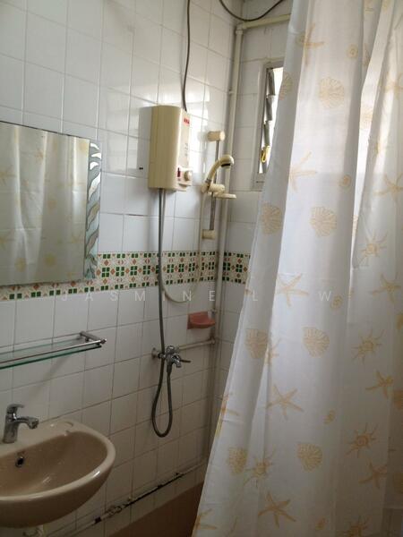 315 Tampines Street 33, 315 Tampines Street 33, 3 Bedrooms, 1,528 sqft, HDB Flat For Rent, by Jasmine Liew, 14663619 - Master Bathroom - PropertyGuru.com.sg