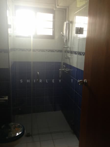 990A Jurong West Street 93, 990A Jurong West Street 93, 1 Bedroom, 516 sqft, HDB Flat For Rent, by Shirley Tan, 14775557 - Bathroom - shower cubicle - PropertyGuru.com.sg