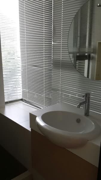 Suffolk Premier, 3 Suffolk Road, 3 Bedrooms, 1,076 sqft, Apartment For Rent, by Grace Lee, 14874076 - Bathroom - PropertyGuru.com.sg
