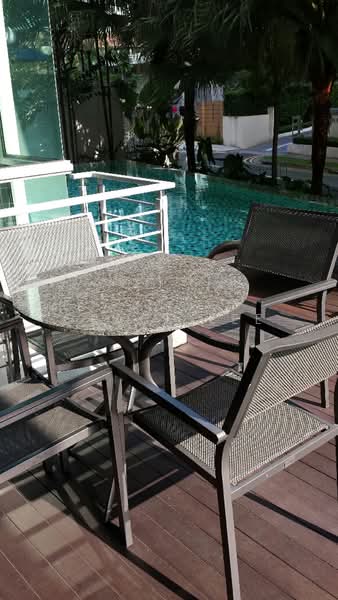 Suffolk Premier, 3 Suffolk Road, 3 Bedrooms, 1,076 sqft, Apartment For Rent, by Grace Lee, 14874076 - Resting Point Around the Pool - PropertyGuru.com.sg