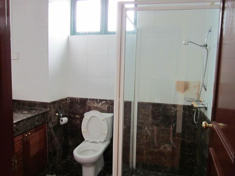 Fifth Avenue Condominium, 2 Fifth Avenue, Tanglin / Holland / Bukit Timah, 4 Bedrooms, 2,300 sqft, Condominium For Rent, by Stella Lim, 14914418 - Junior master bathroom - PropertyGuru.com.sg