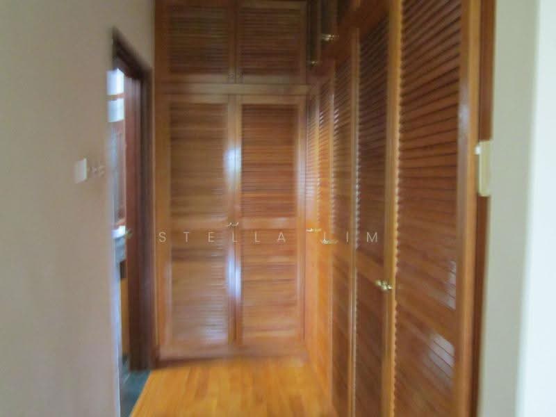 Fifth Avenue Condominium, 2 Fifth Avenue, Tanglin / Holland / Bukit Timah, 4 Bedrooms, 2,300 sqft, Condominium For Rent, by Stella Lim, 14914418 - set of wardrobes in master bedroom - PropertyGuru.com.sg