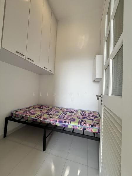 Cavendish Park, 18 Pine Grove, 3 Bedrooms, 1,313 sqft, Condominium For Rent, by Elizabeth Lau, 15050904 - Helpers room with built in storage and bed  - PropertyGuru.com.sg