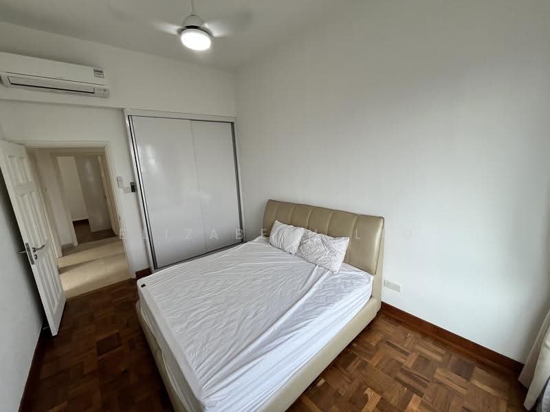 Cavendish Park, 18 Pine Grove, 3 Bedrooms, 1,313 sqft, Condominium For Rent, by Elizabeth Lau, 15050904 - Master bedroom with king bed  - PropertyGuru.com.sg